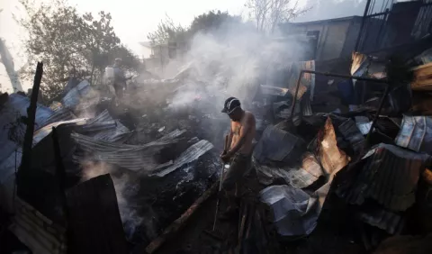 Cerca de 140  casas quemadas  en  Valparaíso