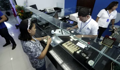 Los créditos bancarios suben por la situación económica  panameña  