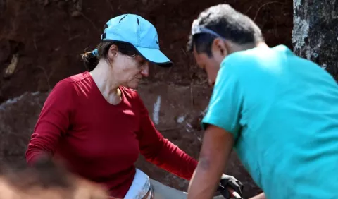 Forenses argentinos ubican 40 osamentas de masacre salvadoreña