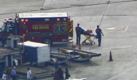 Sujeto abrió fuego en aeropuerto y mató a 5