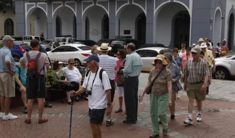 Empresarios   rechazan  bajar tiempo de estadía a turistas  