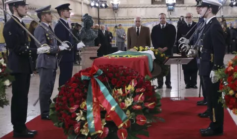 Homenaje a Soares  incluye una grabación