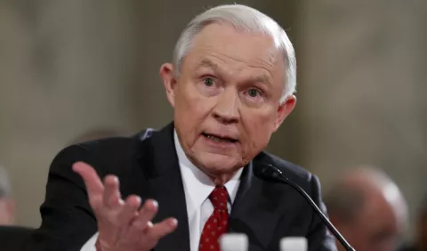 Sessions promete ser un contrapeso a Trump como  fiscal general