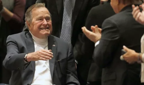 George H.W. Bush está hospitalizado
