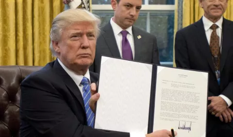 Trump cumple promesa de sacar a EE.UU. del TPP