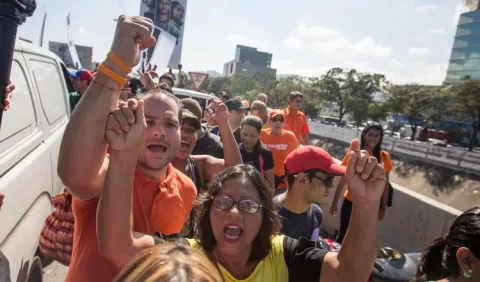 Oposición abandona diálogo con  Gobierno