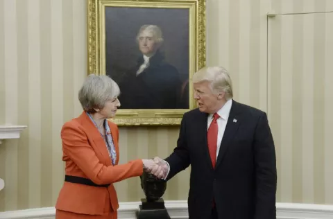 May y Trump hablan del apoyo a la OTAN
