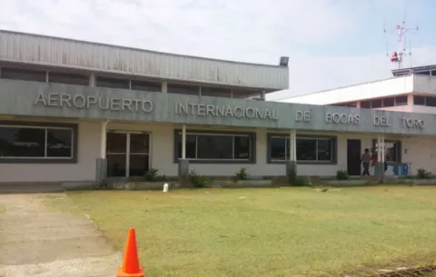 Kiener: Aeronáutica debe explicar por qué aumentará la tasa por servicio al pasajero