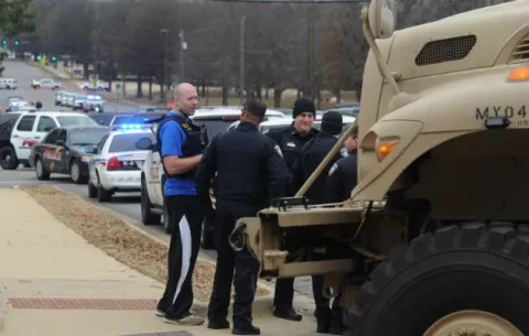 Detienen al hombre armado que tomó rehenes en un campus universitario de Alabama