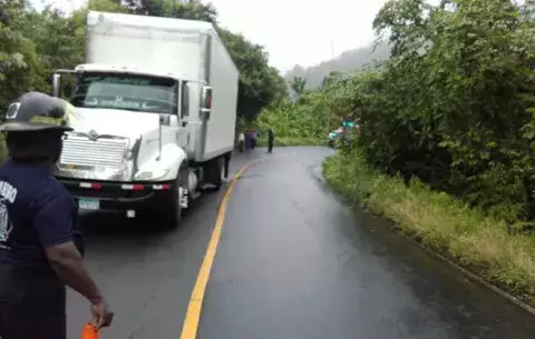 Tres lesionados tras colisión en Valle Riscó, Almirante