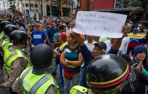 Oposición venezolana dice que nuevo gabinete es sectarización del Gobierno