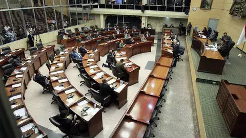 Diputados frenan informe del ministro del Miviot Mario Etchelecu