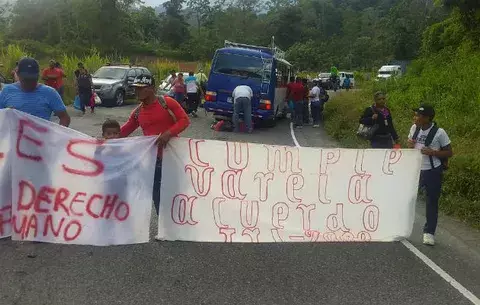 Indígenas en Almirante llevan 24 horas en la calle 
