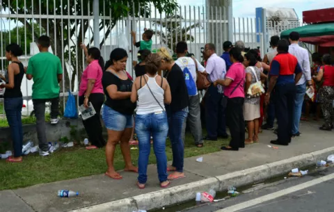 Encuentran rifle, router y celulares en cárcel brasileña donde hubo reyerta