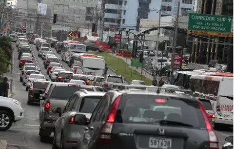 Anuncian movilización para rechazar aumento de registro vehicular