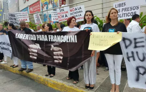 Orarán por la libertdad y la salud de Francolini, Pastor y Pérez