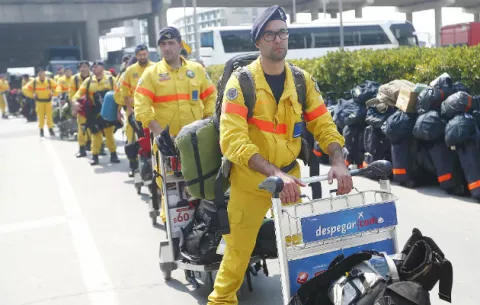 Llegan a Chile más de 200 brigadistas de España, Francia, Portugal y México