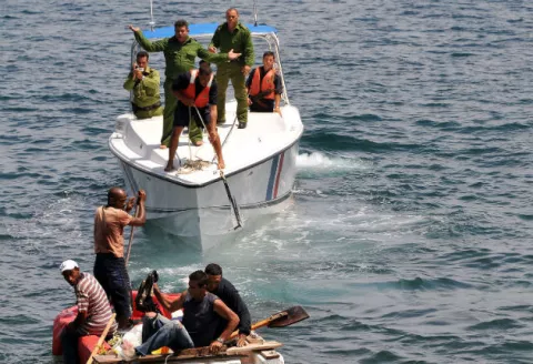 EE.UU. pone fin a la política de "pies secos/pies mojados" para cubanos