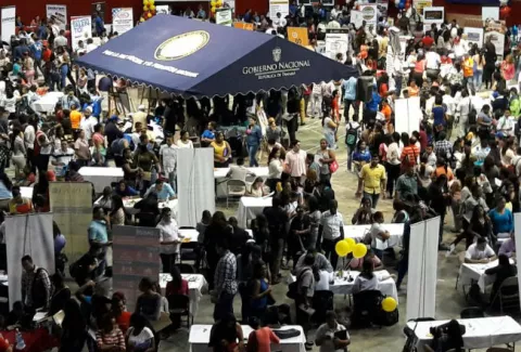 Miles de panameños realizan esfuerzos infructuosos por conseguir un empleo