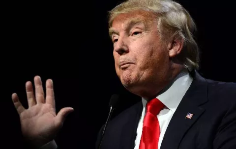 Trump firma el retiro de EEUU del tratado de libre comercio Transpacífico