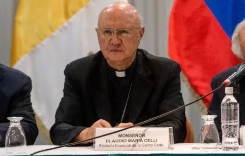 Confirman ausencia de enviado del papa a diálogo en Venezuela 