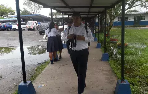 Gran cantidad de estudiantes inician reválida en Changuinola