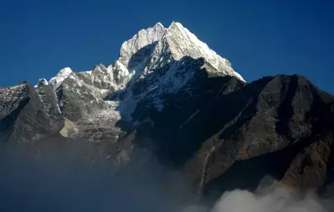 Dudan que el Everest tenga la misma altura