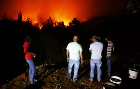  Avión cisterna gigante llega a Chile para ayudar a controlar ola de incendios
