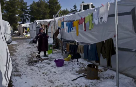 MSF: Miles de refugiados se encuentran atrapados en ola de frío y nieve