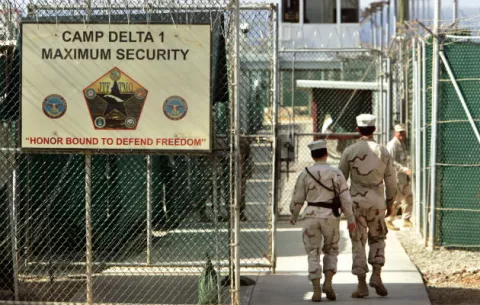 Trump advierte contra nuevas liberaciones de presos de Guantánamo