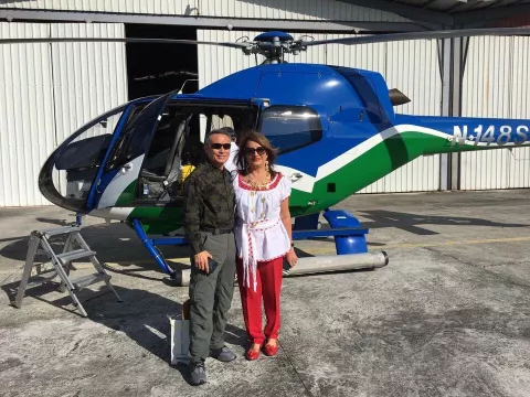 La bendición en helicóptero, el pecado en redes de Edwin Álvarez