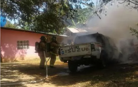 Se incendia vehículo del IDAAN en Los Pozos