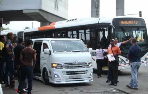 Usuarios: buses piratas, un mal muy necesario