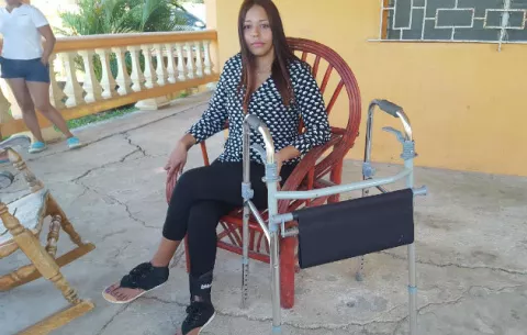 Joven con discapacidad denuncia a policía por presunto maltrato