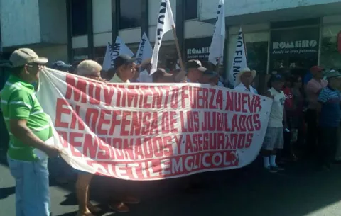 Jubilados protestan y anuncian marchan para el lunes en David