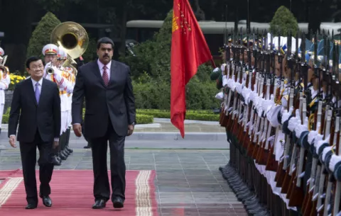 Maduro autoriza crear casas de cambio en estados fronterizos con Colombia