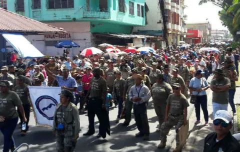 Evangélicos realizan marcha por la paz en Colón