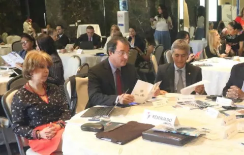 Panamá muestra sus ventajas para atraer sedes de multinacionales