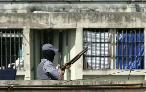 Un violento motín termina con al menos 50 muertos en una cárcel brasileña 