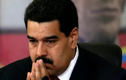 Parlamento venezolano se enfrenta a  Maduro