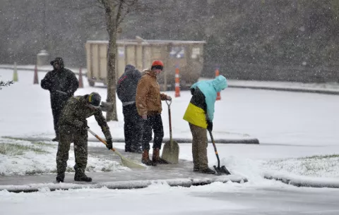 Tormenta invernal causa cortes de energía y ocasiona una muerte en EE.UU.