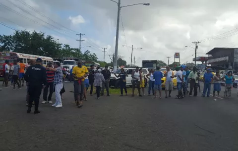 Protestan contra sistema prepago de energía en Colón