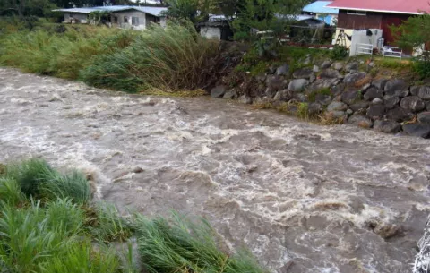 Preocupación por la feria de Boquete ante la crecida del río Caldera