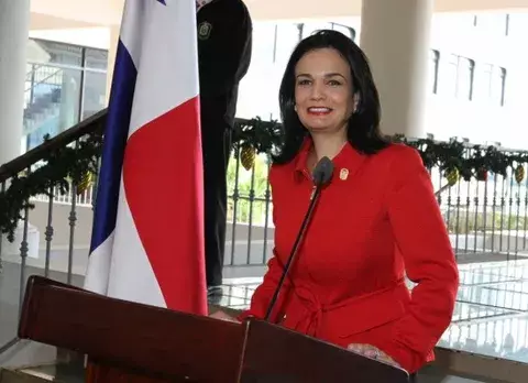 Isabel de Saint Malo y Dulcidio de la Guardia se fueron de viaje a Suiza