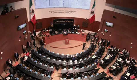 Senado mexicano acuerda reducir gastos en un 10% y no aumentar honorarios o plazas