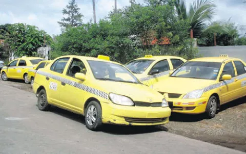 Polémica por cupos de taxi en Aguadulce