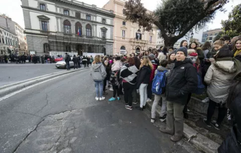 Tres fuertes sismos sacuden el centro de Italia en una hora 