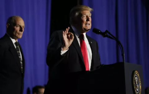 Trump amenaza con anular cita con Peña Nieto