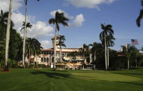 Trump prevé visita a Florida, donde lo esperan con marcha pacífica el sábado