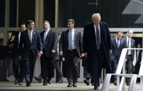 Trump ofrece su apoyo total a los servicios de inteligencia